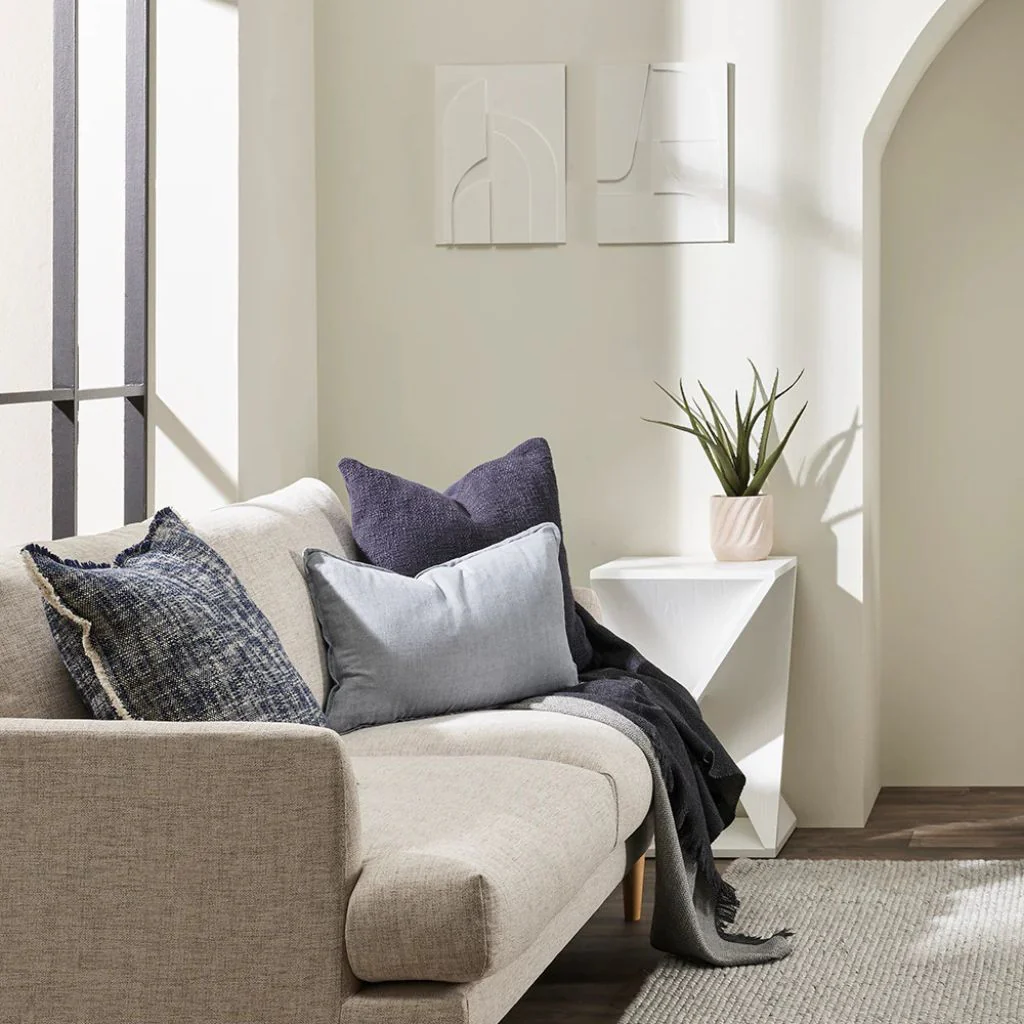 Arezzo Cushion Navy - Image 4