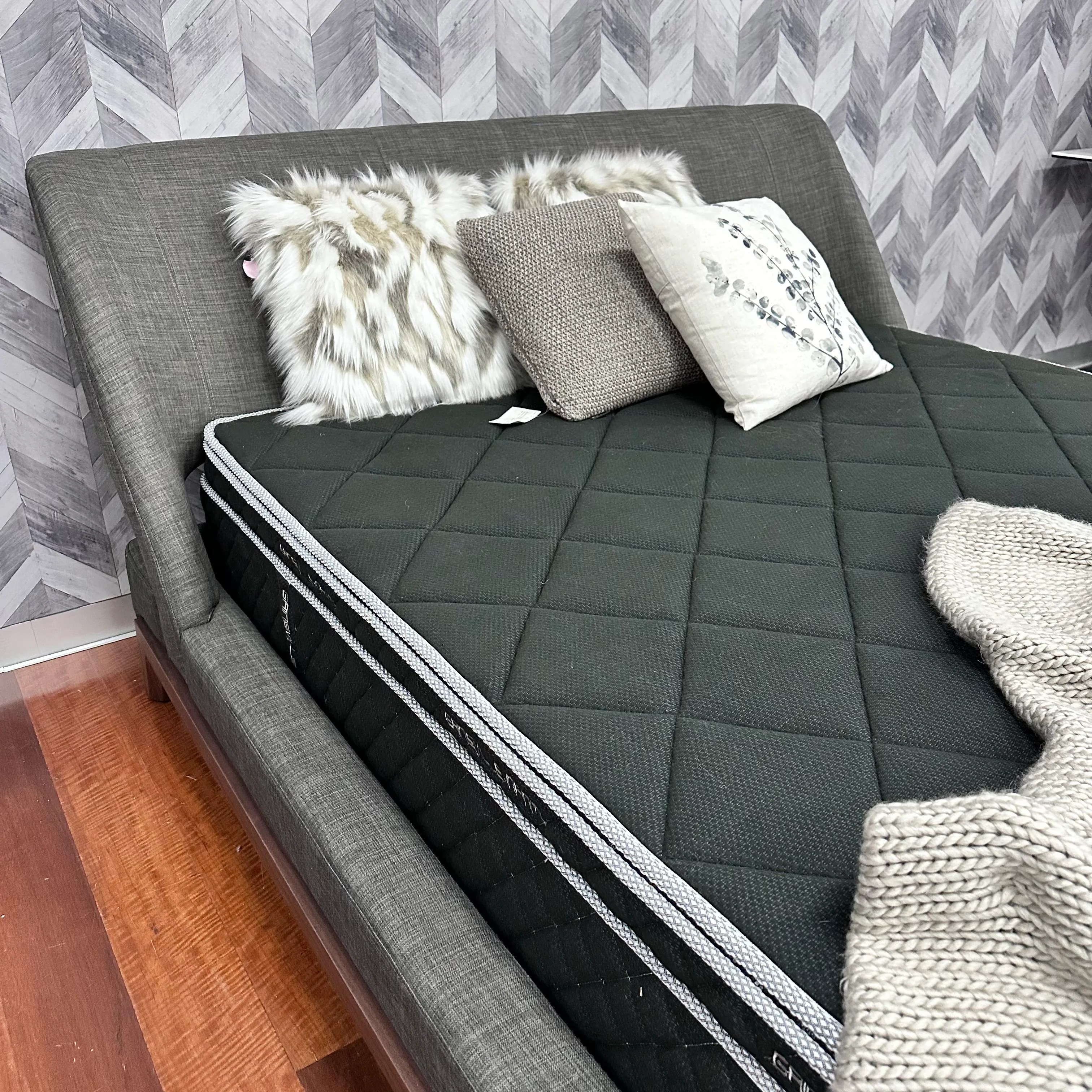 Arizona Queen Bed Clearance - Image 2