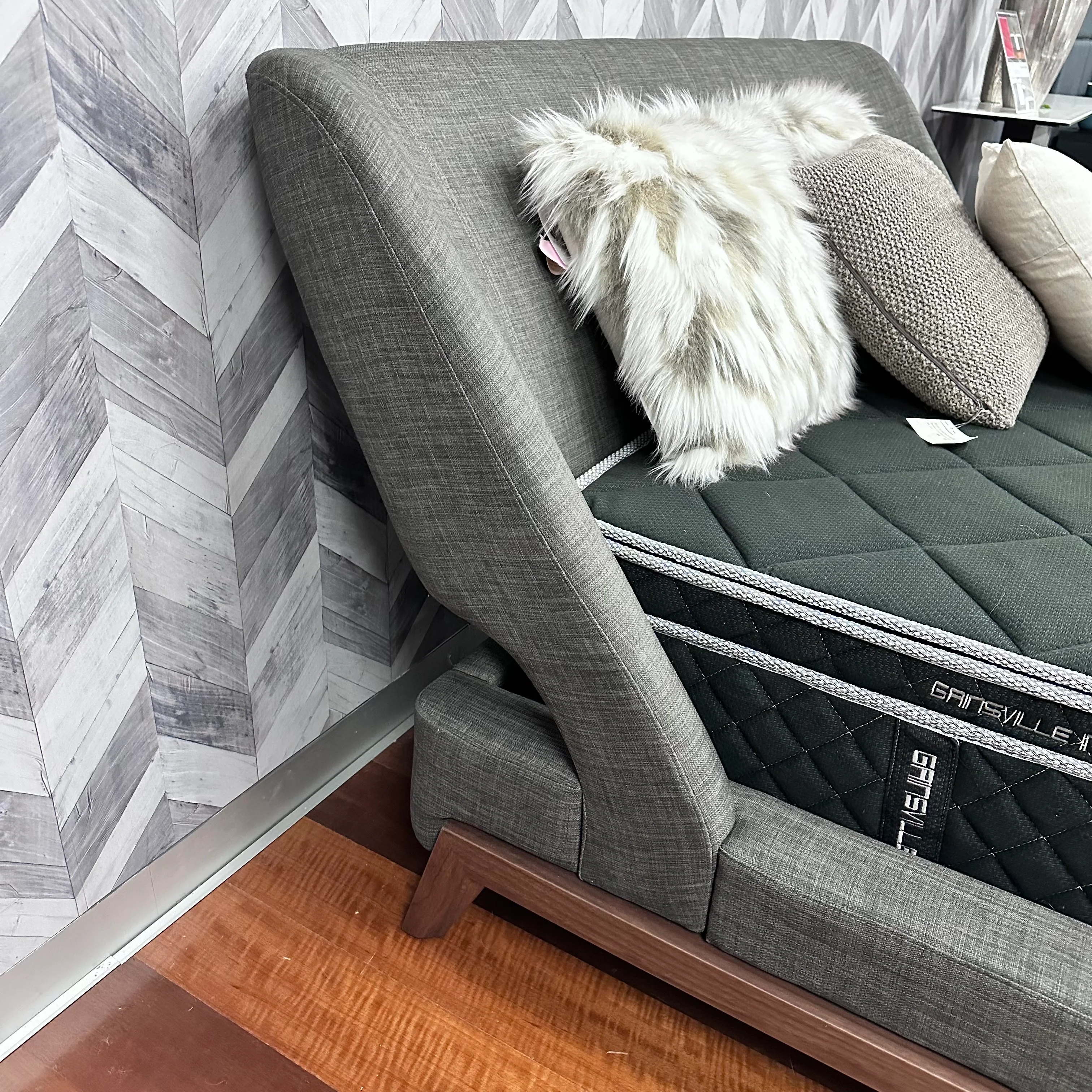Arizona Queen Bed Clearance - Image 3