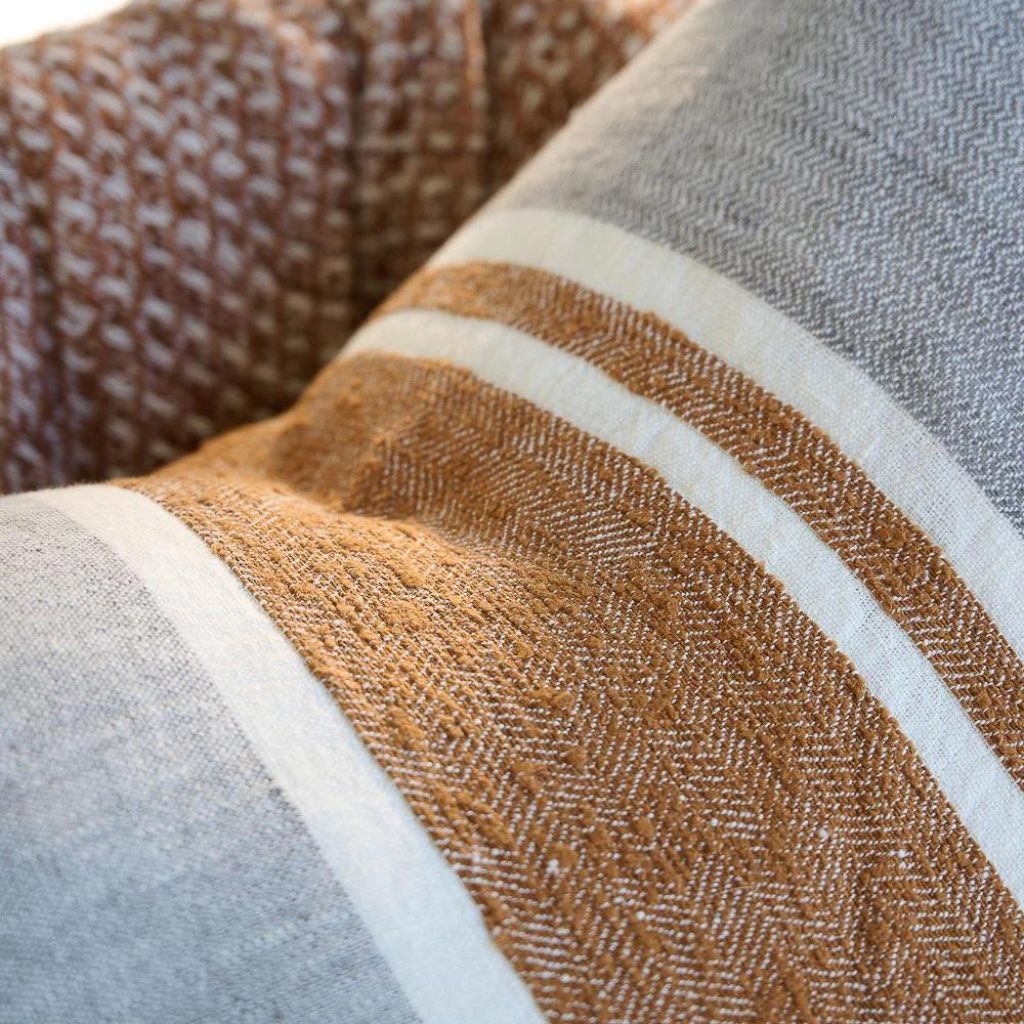 Magnus Linen Cushion Nutmeg/Slate - Image 3