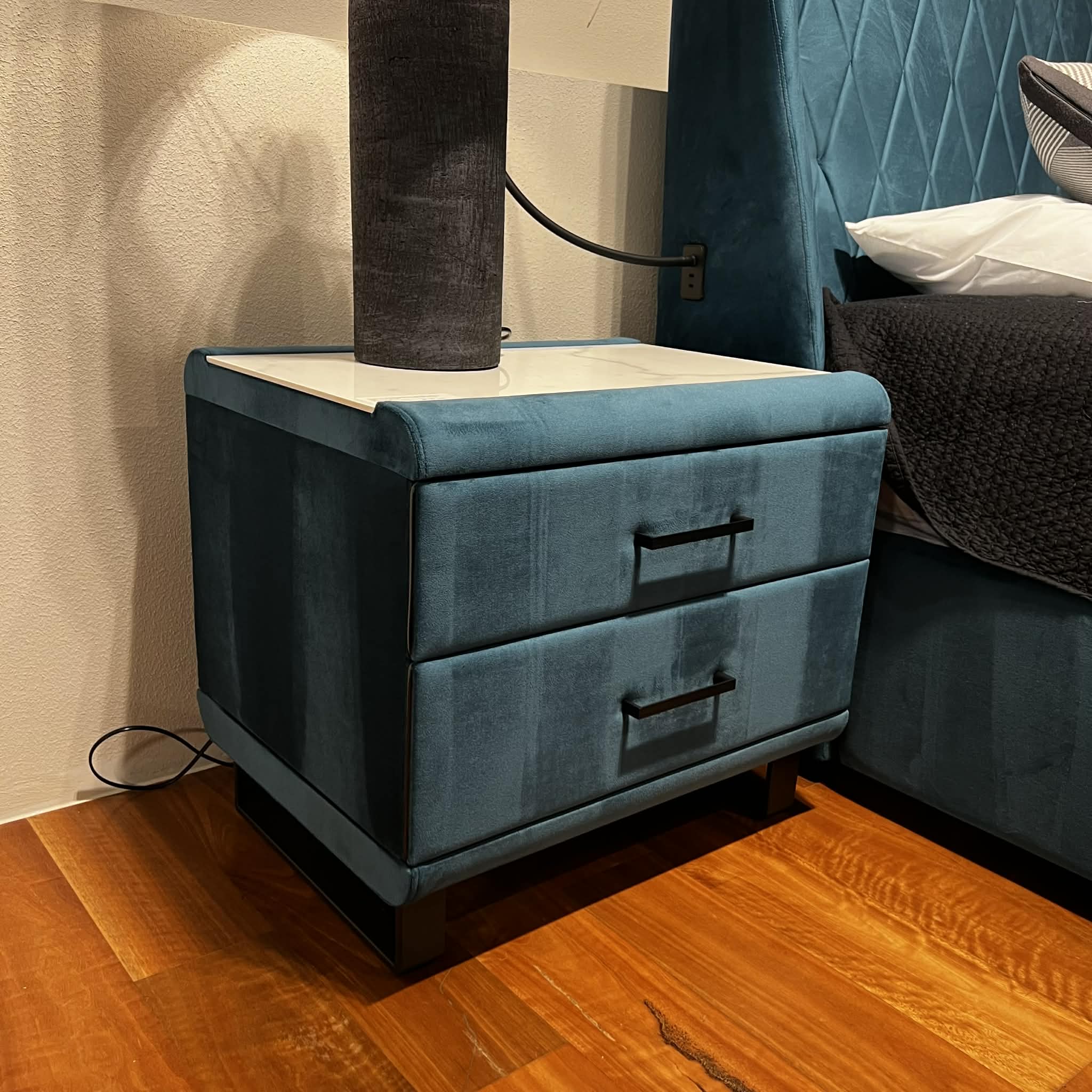 Verona King Manual Storage Bed with 2 Bedside Tables Clearance - Image 6